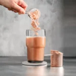 Quamtrax - Isopro: proteína aislada ultrapura de suero de leche con sabor a chocolate con leche - 1 kg - Imagen 2